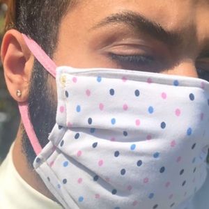 Reversible polkadots face mask